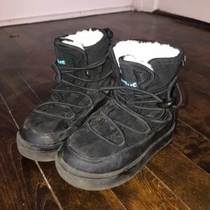 Native winter boots - Toddler size 10